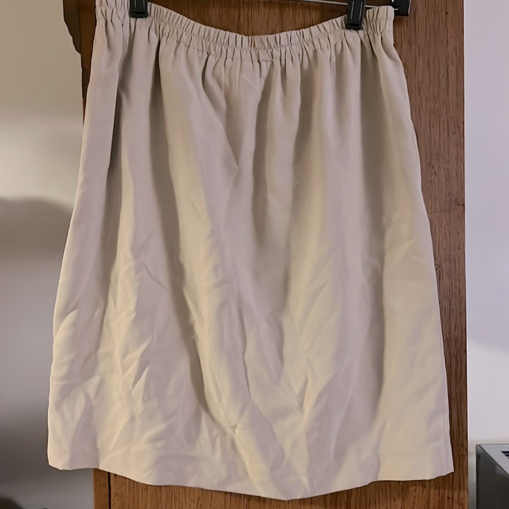 Saks Fifth Ave 100 percent silk skirt size P